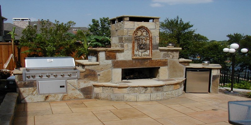 outdoor BBQ and fireplace.jpg