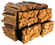 Как правильно хранить дрова в поленнице? 
