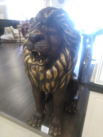 Скульптура львы из бронзы